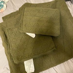 Target King Quilt- Used maybe a week